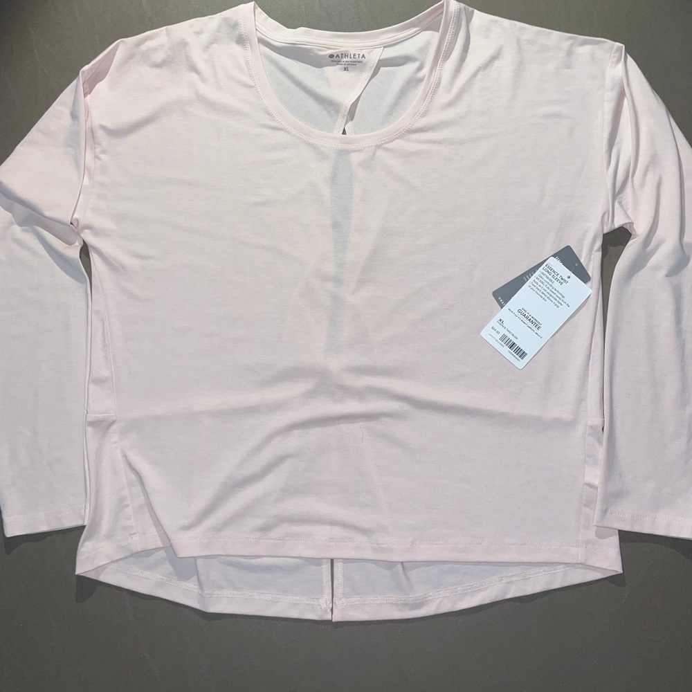 ***Athleta Essence Twist top***
